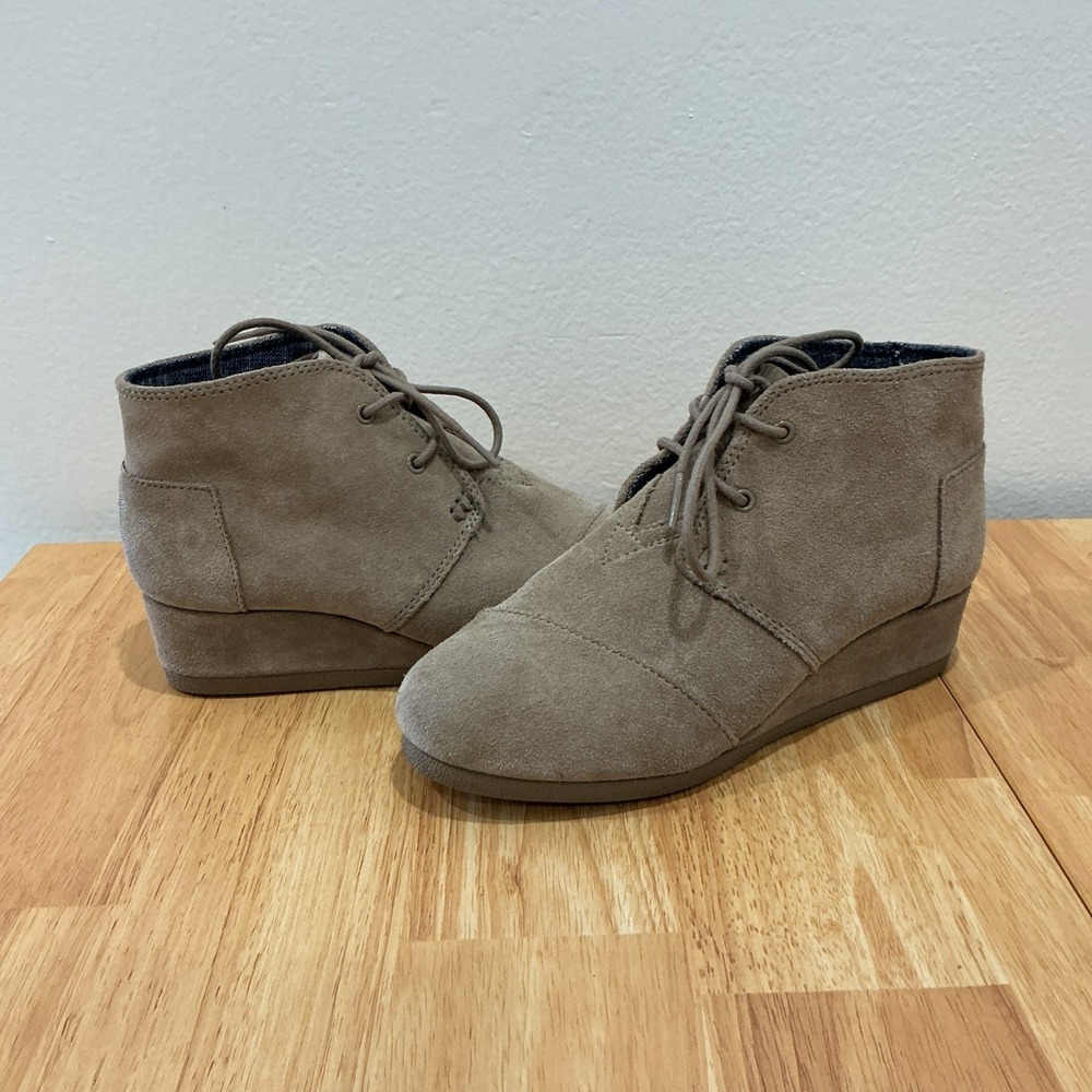 TOMS Boots Youth 3 Girls Desert Wedge Ankle Booties Casual Beige Suede‎ Lace Up